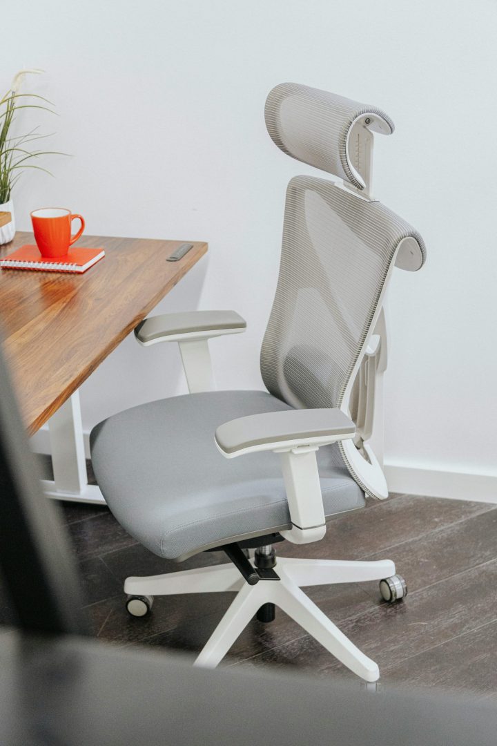 Top 10 Ergonomic Office Chairs under $200 in 2025